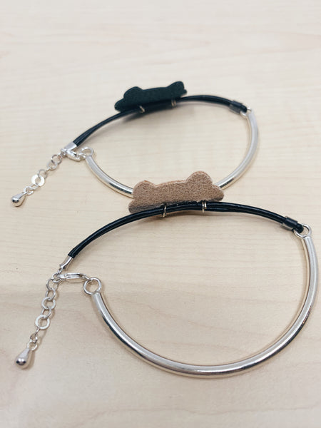 Bracelet | Silver Bangle with Eyes Leather Cat Face